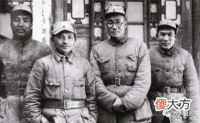 【历史故事】参谋长带着刘伯承、邓小平，误闯敌军阵地，敌兵为何纷纷让道？