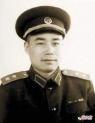 【历史故事】1949年，王近山接父亲享福，却因两个同志的疏忽，老父惨死火车站