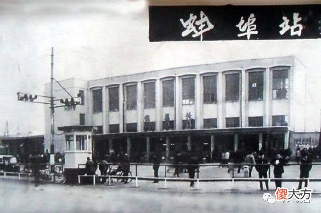【历史故事】1949年，王近山接父亲享福，却因两个同志的疏忽，老父惨死火车站