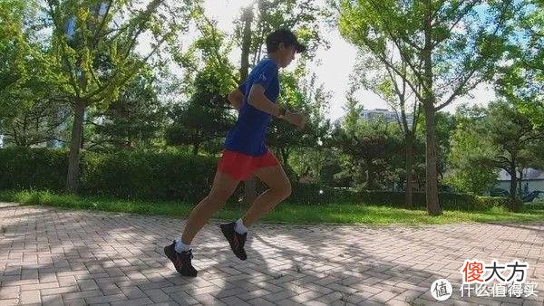 【就爱时尚】跑鞋测评 篇十三：第一双跑鞋，多威临界或许是你的选择