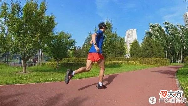 【就爱时尚】跑鞋测评 篇十三：第一双跑鞋，多威临界或许是你的选择