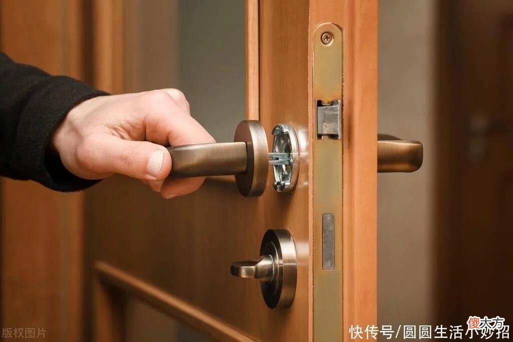 【就爱时尚】过期护手霜不要扔，它还有4大妙用，省钱又省事，以后不扔了