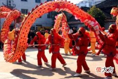 梦见玩龙灯