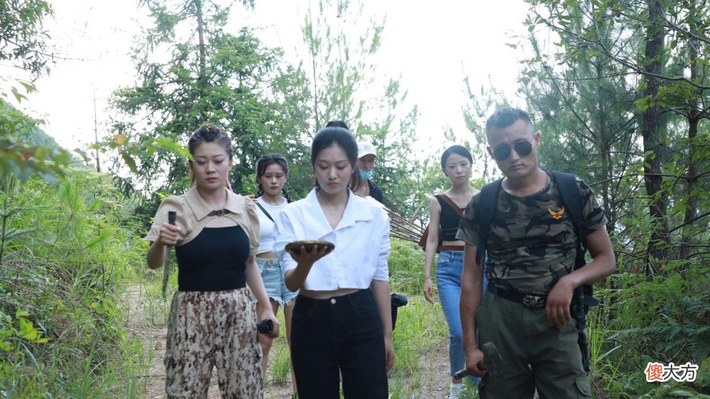 【游戏迷】人类荒岛大战上古巨蟒·命悬一线·毫无生还可能