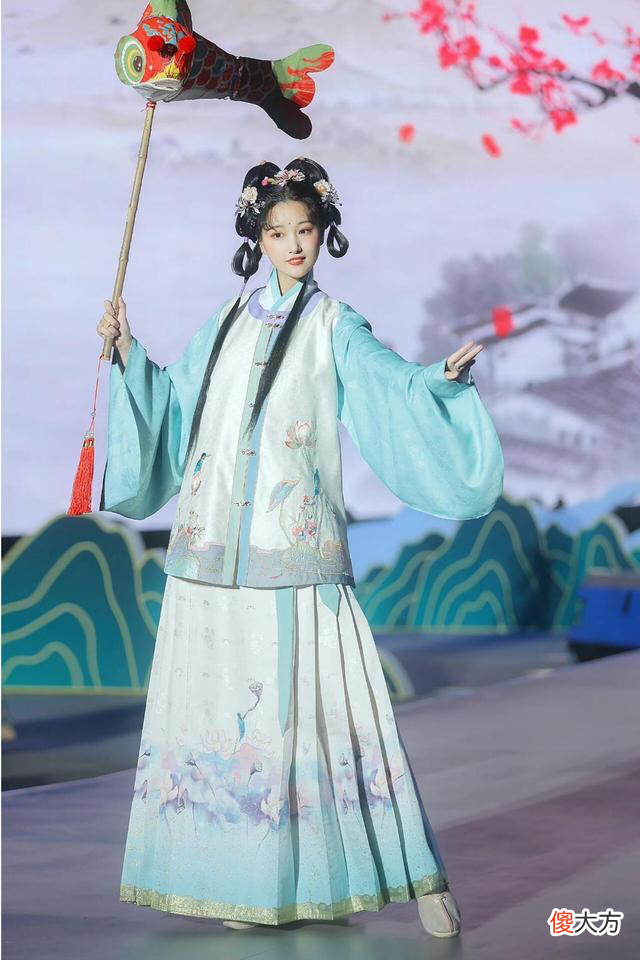 【就爱时尚】“马面裙”究竟有多惊艳？随便一件，都能“吊打”Dior！