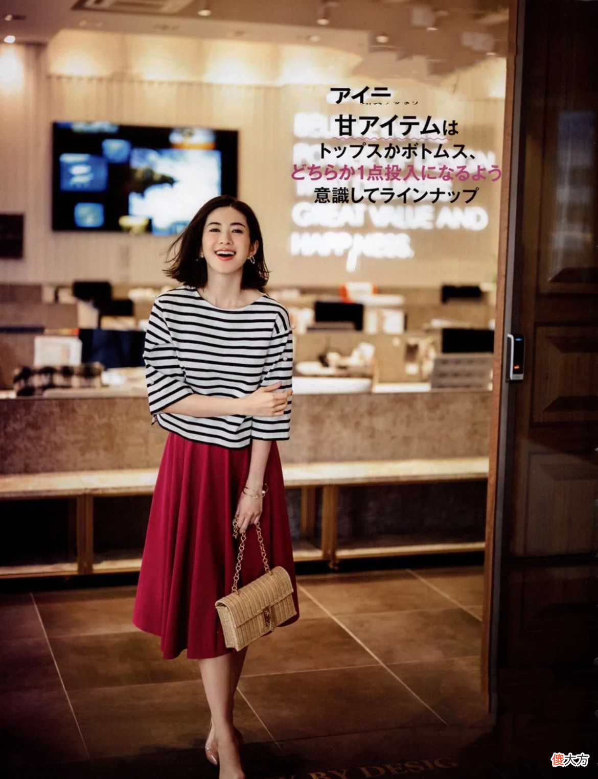【就爱时尚】上衣不一定要全塞进裤子里，学日本女人“遮腰身”，优雅体面比例好