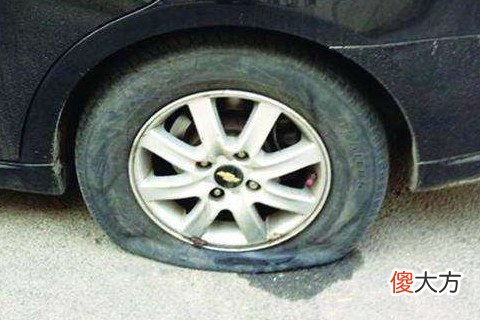 梦见车胎被扎破