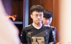 【游戏世界】Bin哥首战RNG，被老队友连抓三次，BLG换中单难起作用，Fofo和icon区别在哪？