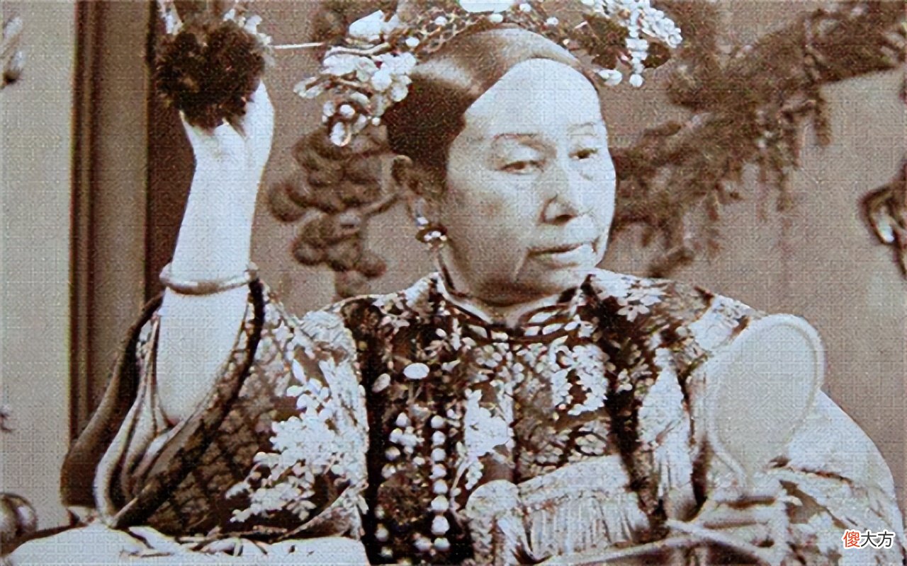 【爱历史】李莲英真实照片曝光：满脸脓包，面相阴狠，为何却独得慈禧恩宠？