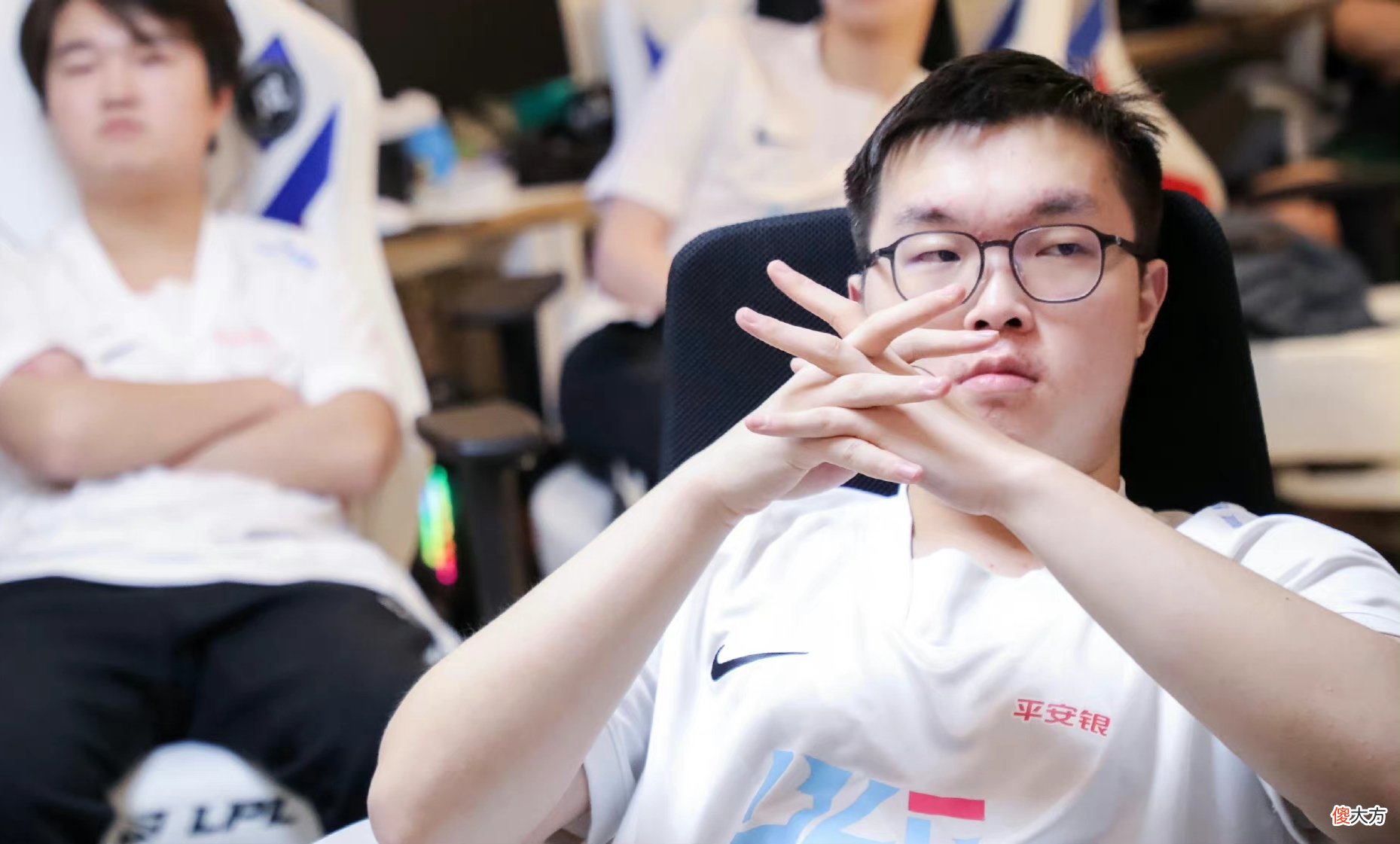 【游戏迷】RNG2-0横扫BLG，Bin船长被打成1-4，北枫：面对老队友有点尴尬了
