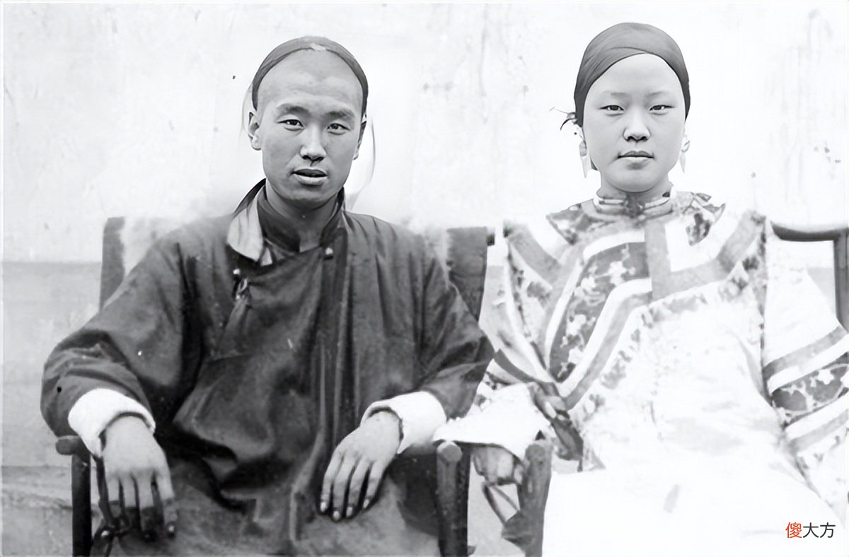 【历史故事】因母亲是妾，出殡不让走正门，儿躺在棺上大喊：今天我死了，出殡