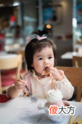 孩子吃饭磨蹭怎么办？六点小建议，让孩子吃饭不再是难事