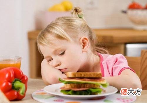 孩子吃饭磨蹭怎么办？六点小建议，让孩子吃饭不再是难事