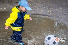 梦到自己在水里走