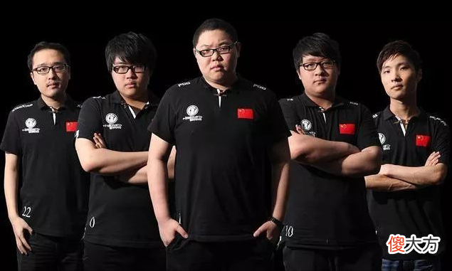 【游戏世界】老电竞人批评小明松松开局跳舞,比赛应全力以赴,季后赛都没了还贴贴?