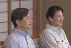 【历史故事】美人迟暮的雅子皇后，陪同的人亮相活动，颈纹松弛藏不住