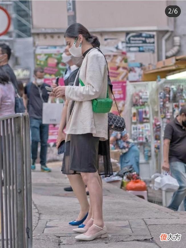 【时尚一点】在香港穿裙子感觉更好看，随便拍拍就有感觉，裙子美人也美
