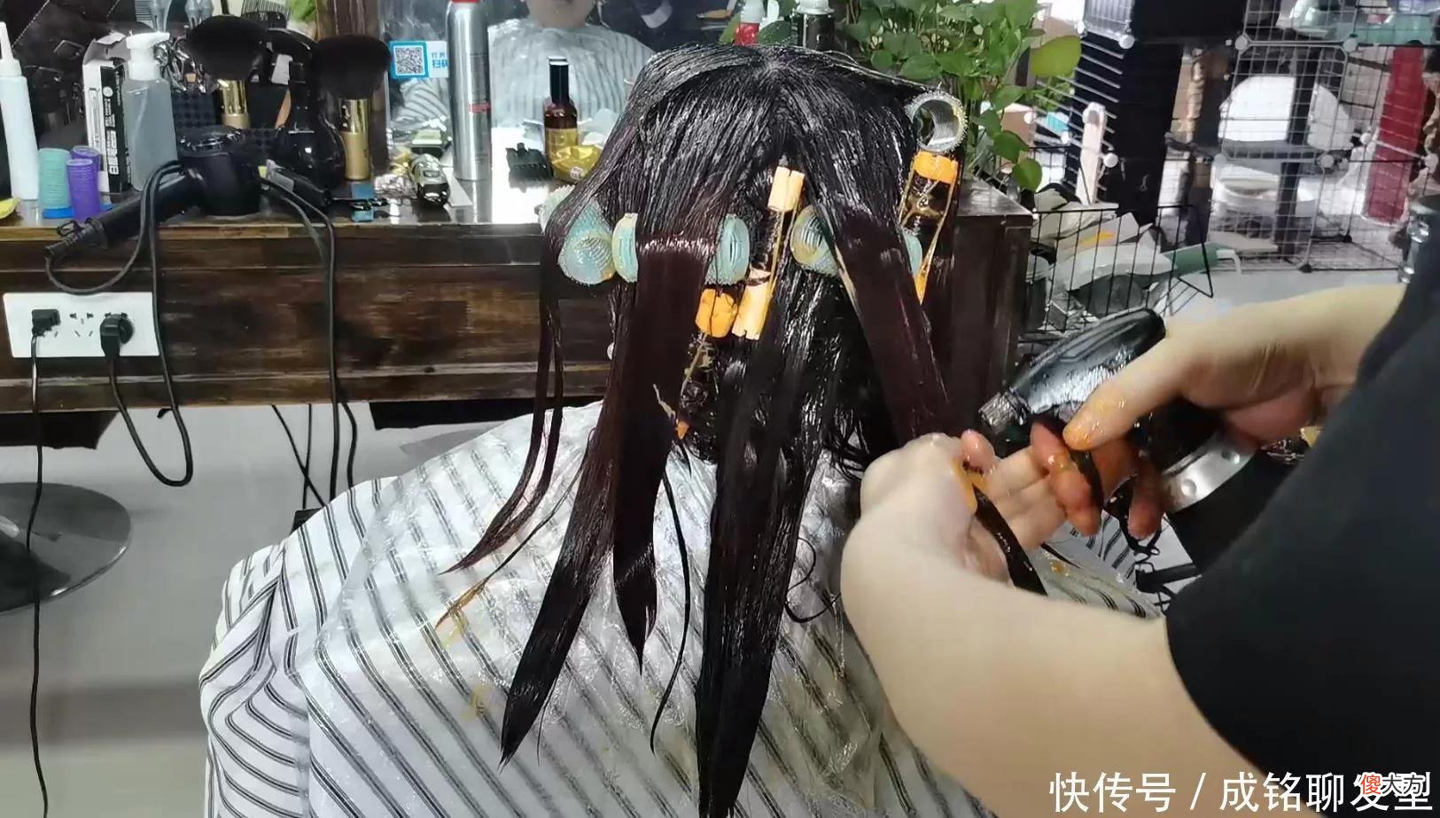 【就爱时尚】刚烫的头发不满意可以洗直吗？看这三点，你就明白该怎么做了