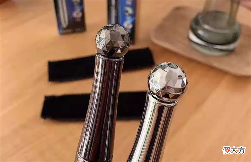 【就爱时尚】有一种“整容”叫做涂了睫毛膏，看到对比图，网友：是同一个人吗