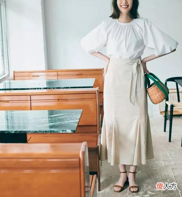 【就爱时尚】个头不高、身材中等的女人，学学这几个“穿衣诀窍”，更得体迷人