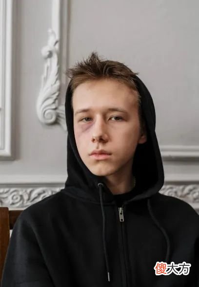 5岁儿子说：妈妈等你死了，手机就可以给我玩了，妈妈该怎么教育TA