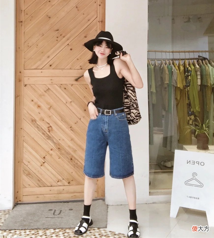 【时尚一点】这是我见过最努力的女装店主，每天打扮美美的店门口拍照，真励志