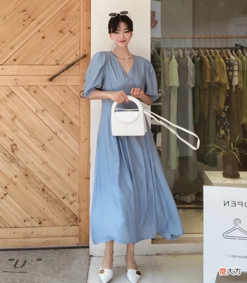 【时尚一点】这是我见过最努力的女装店主，每天打扮美美的店门口拍照，真励志