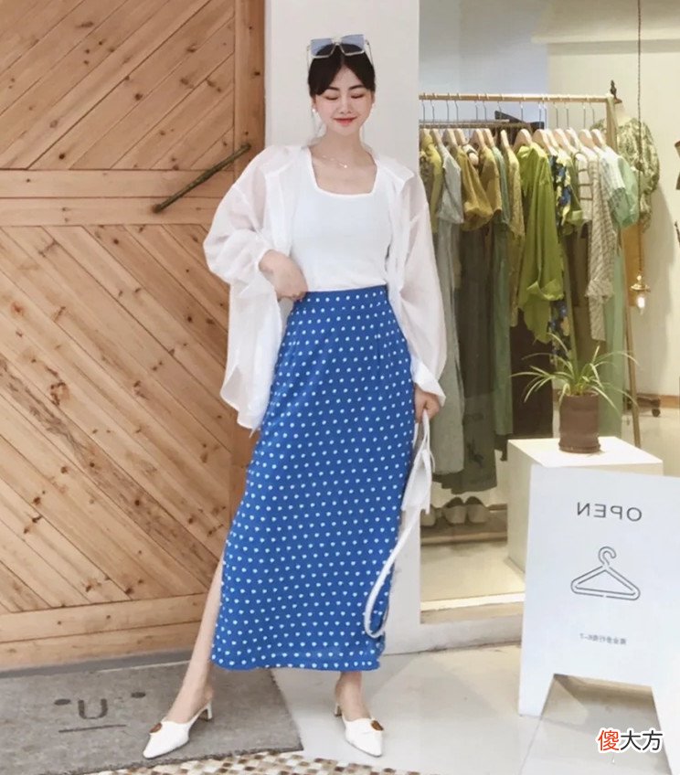 【时尚一点】这是我见过最努力的女装店主，每天打扮美美的店门口拍照，真励志