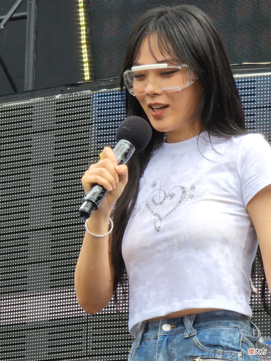 【时尚一点】火辣堪比 DJ Soda？这些嘻哈女神太绝了！