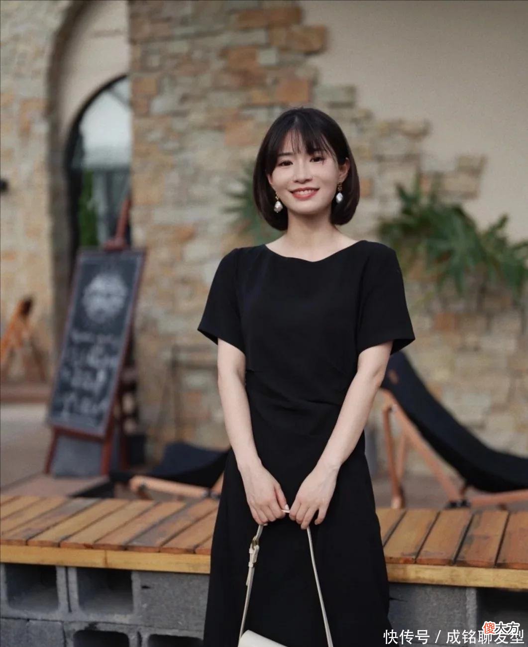 【时尚一点】爱穿长裙的女人更优雅！过膝裙时尚百搭显身材，有女人味更有气质