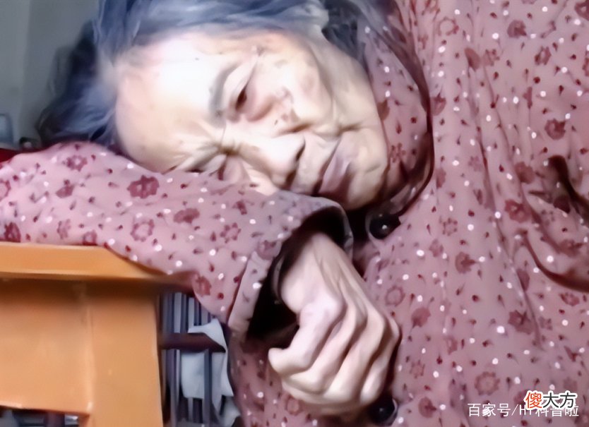 2007年四川90岁老妇，腹中怀子60年未生，为何胎儿一直没有腐烂？
