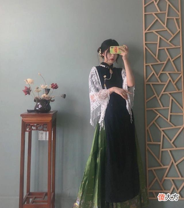 【时尚一点】“上面旗袍，下面马面裙”的穿法真美！时髦显瘦，还很高级