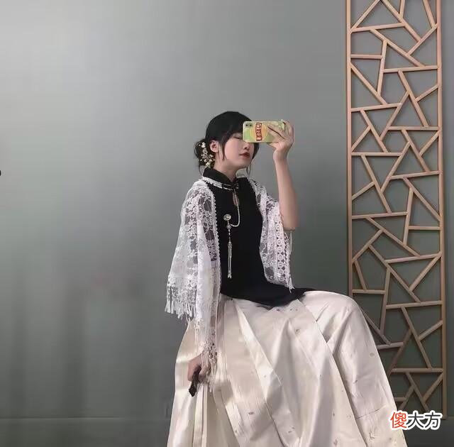 【时尚一点】“上面旗袍，下面马面裙”的穿法真美！时髦显瘦，还很高级