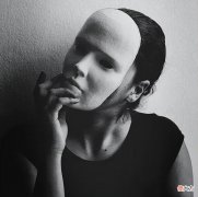 【游戏迷】网游最励志玩家：被连续围殴一周躺下28次后，连仇人都看不下去了