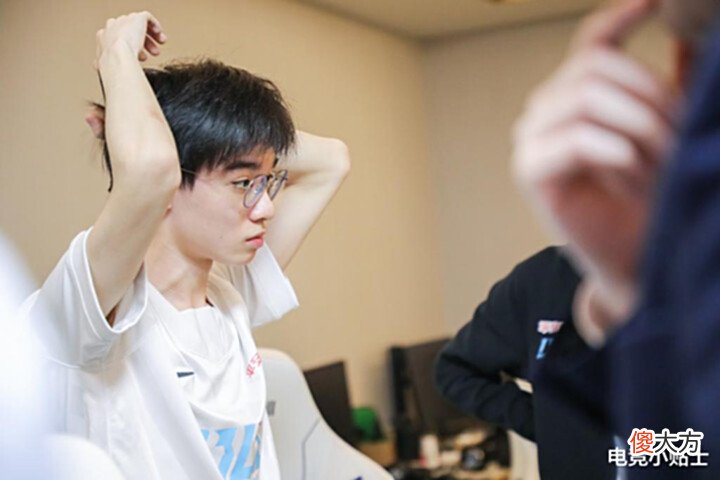 【游戏世界】反复横跳?Doggo上调一队重回LPL,Rise下放二队
