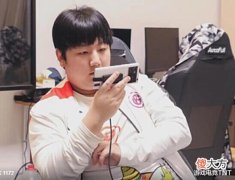 【游戏迷】百兽和狼队混合五排,撞车超强国服发育路,水友:默契真高