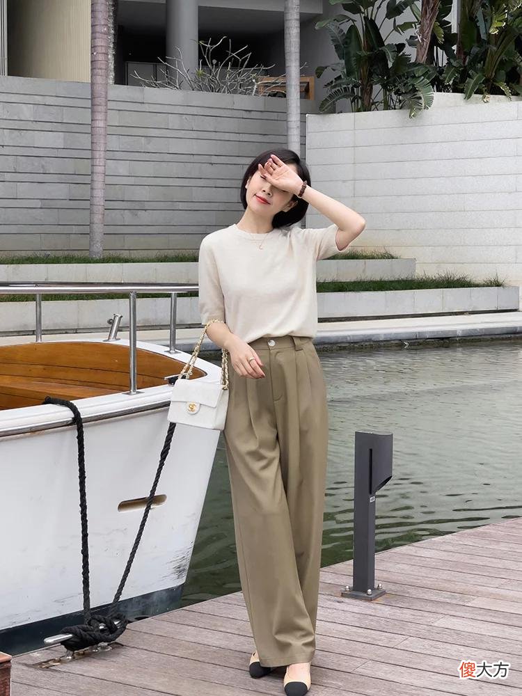 【时尚一点】女人到了中年，买短袖要牢记这“三不要”，容易显俗气廉价