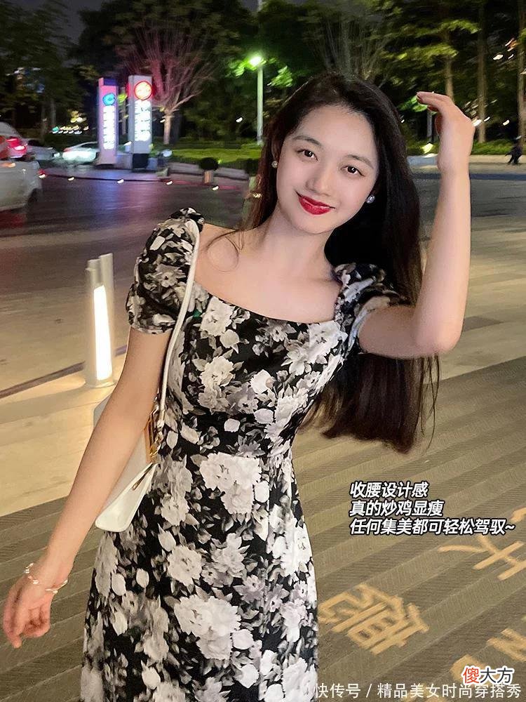 【时尚一点】法式风格的碎花裙花朵印在在了裙子底布上,别致图案让人眼前一亮女人味十足