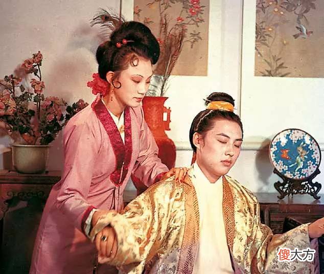 【历史故事】《红楼梦》中,贾琏对王熙凤有过恩爱吗?