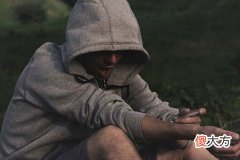 梦见自己吸毒