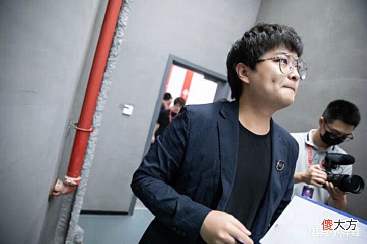 【游戏世界】啊泽首次迎战老东家AG,手心手背都是肉,但他却更想“打脸”小兽