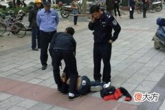 梦见警察到处抓人