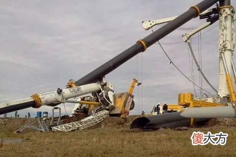 梦见搭吊车吊倒了