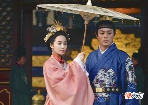 【历史故事】她无奈当上皇后，竟对一个老宫女毕恭毕敬，一生很悲凉！