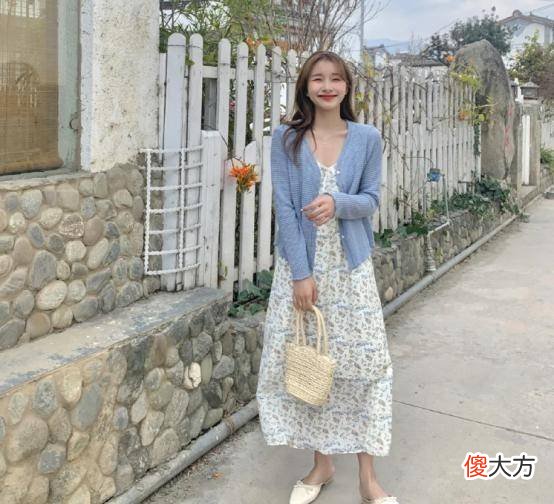 【就爱时尚】“碎花裙+平底鞋”才是春天所有的打扮