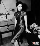【历史故事】老照片:张灵甫遗孀王玉玲的一张留影,1986年打谷场上谈恋爱的男女
