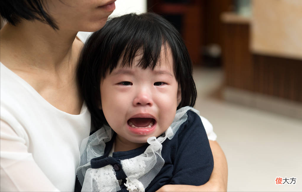 幼儿园放学后，总是被家人晚接的孩子容易自卑，家长要尽量避免