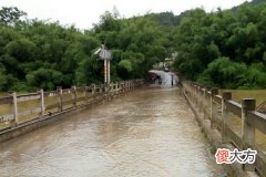 梦见水淹没桥面