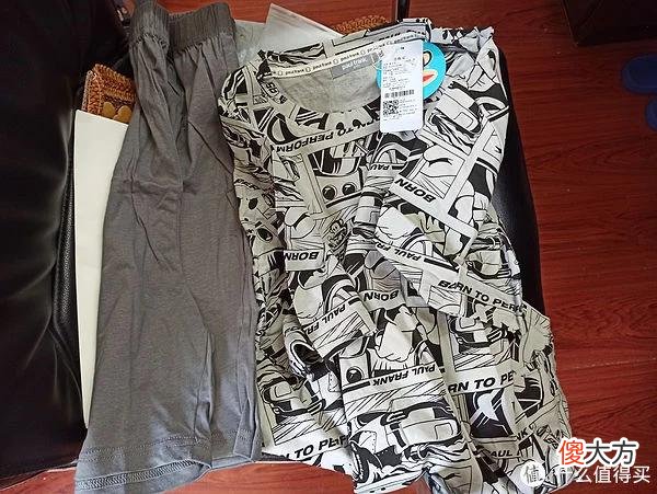 【就爱时尚】日常用品 篇一百二十八:夏季短袖的买家秀与卖家秀!大嘴猴男式短袖套装开箱。