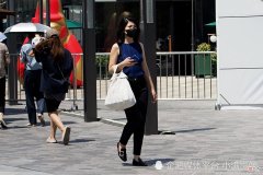 【就爱时尚】40岁左右的女性，穿衣风格很重要，选对了时尚好看又提升气质